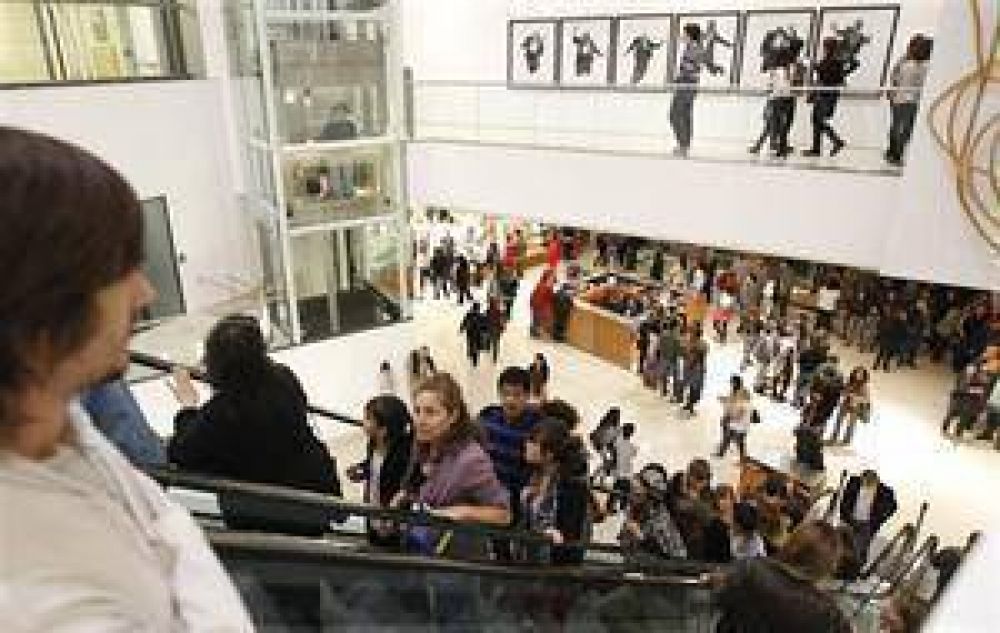 Miles de personas participaron de otra edici�n de la Noche de los Museos