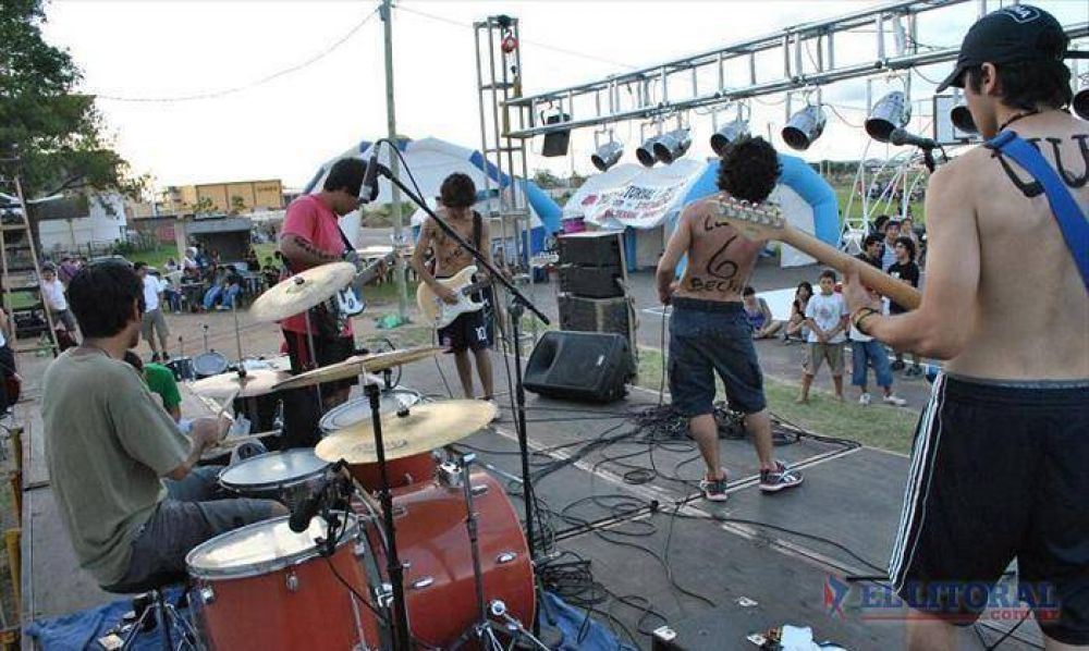 El rock correntino tuvo su fiesta en el Parque Hip�dromo