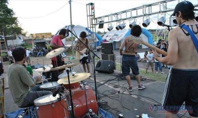 El rock correntino tuvo su fiesta en el Parque Hip�dromo