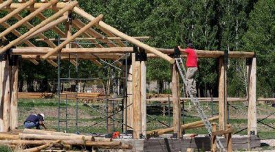Construyen una aldea ecol�gica y autosustentable en Uspallata