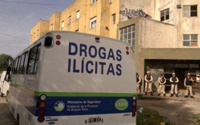 Allanan una torre completa del complejo Etchepare y desbaratan un organizaci�n de drogas
