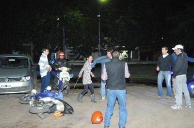 Familiares del joven v�ctima de un disparo se manifestaron en la puerta de fiscal�a