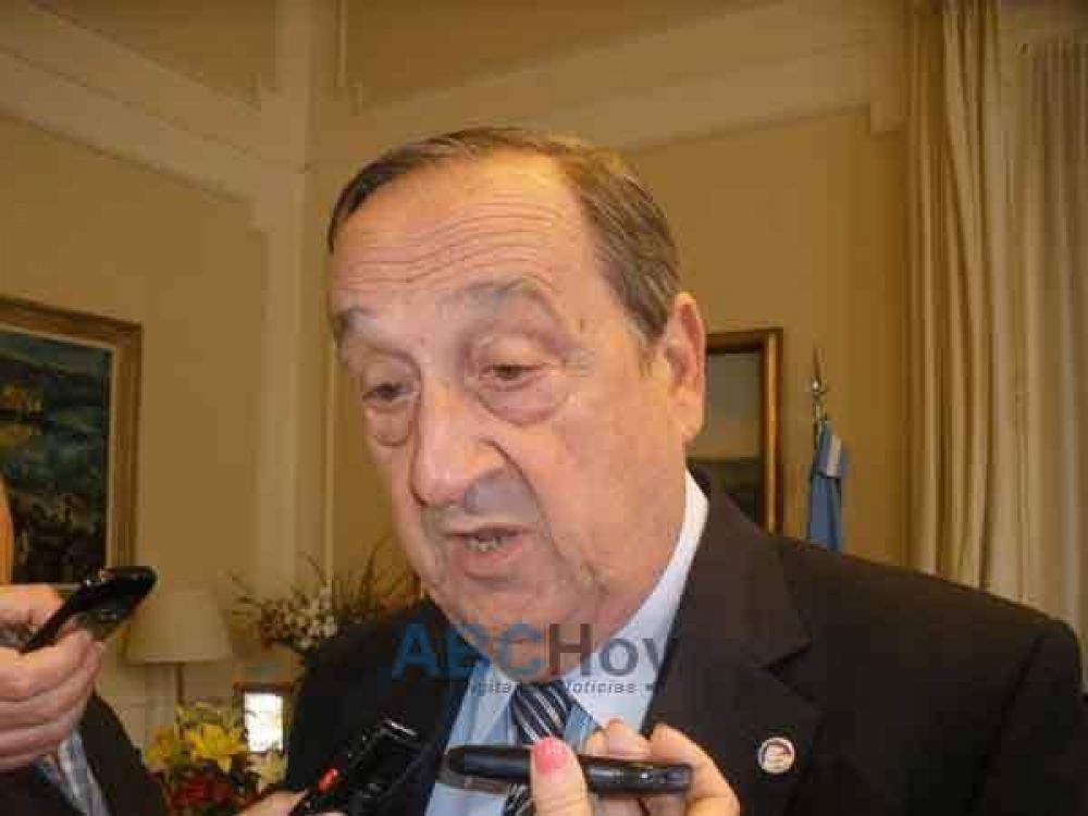 Lunghi: �hay que bajar la soberbia, y como pide la gente, abrir el di�logo�