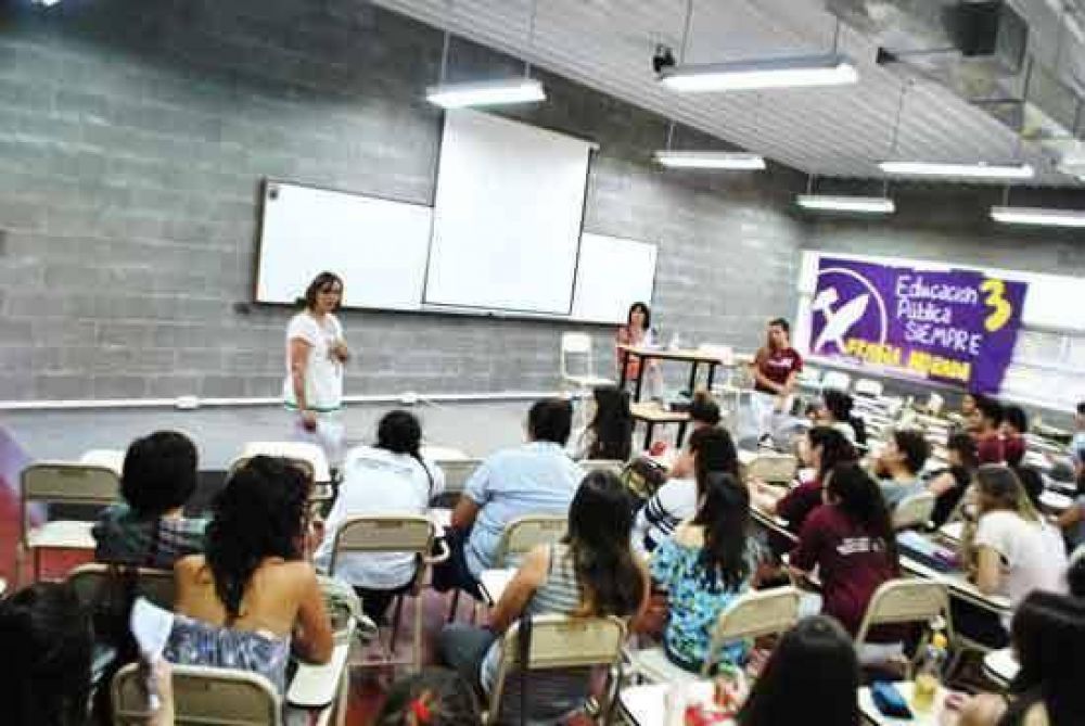 En Tandil, diputada riojana denunci� las �contradicciones del modelo kirchnerista�