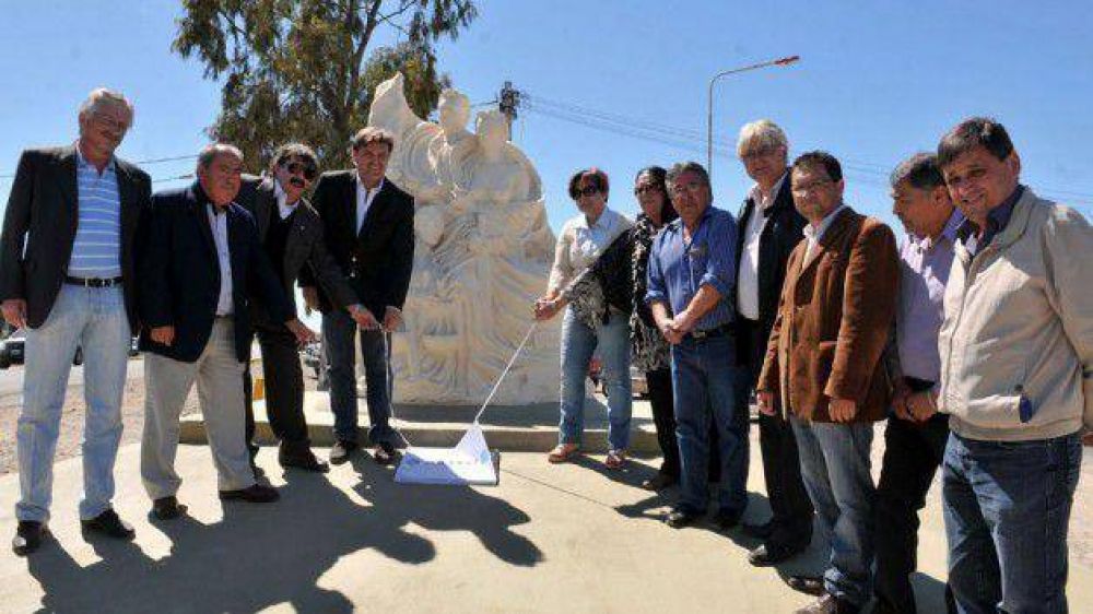 P�rez Cat�n inaugur� escultura de Salvador Allende 
