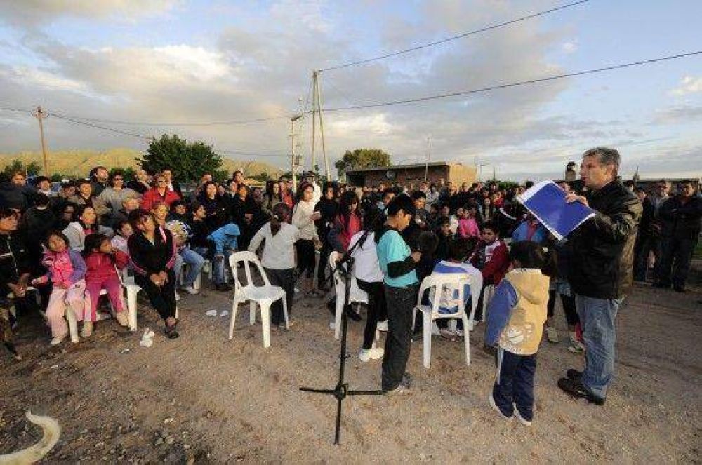 Poggi firm� el decreto de llamado a licitaci�n para la obra de infraestructura el�ctrica para los barrios Eva per�n y Cerro de las Rosas