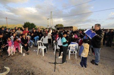 Poggi firm� el decreto de llamado a licitaci�n para la obra de infraestructura el�ctrica para los barrios Eva per�n y Cerro de las Rosas