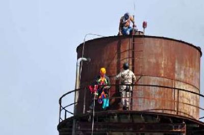 Un joven estuvo 4 horas sobre tanque de agua del ex Molino F�nix, a 50 metros de altura 
