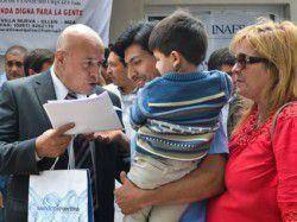 En Villa Nueva, 86 familias ya tienen sus casa propia