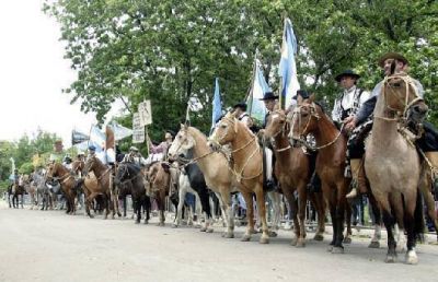 Instituciones de Brown celebraron en D�a de la Tradici�n con un gran desfile y fiesta popular