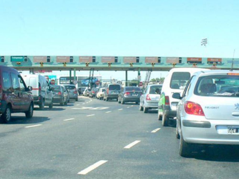 Autopista intervenida y con suba de peajes
