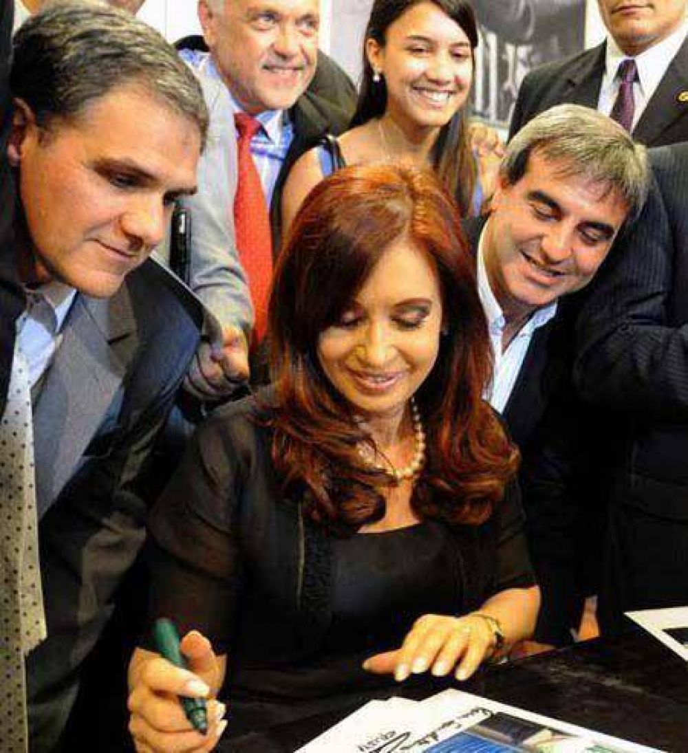Presentaron plan "MAS CERCA" con grandes obras para Col�n