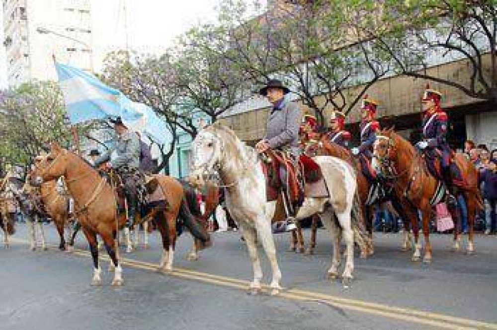 Con un muy buen marco de p�blico, se realiz� el desfile por el D�a de la Tradici�n