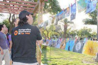 Muestra fotogr�fica en la Plaza de la Joroba 
