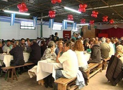 Multitudinario asado por el D�a del Fomentista