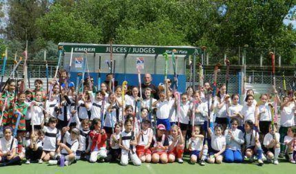 Fiesta del Hockey, con m�s de 200 ni�as en el Encuentro Intercolegial