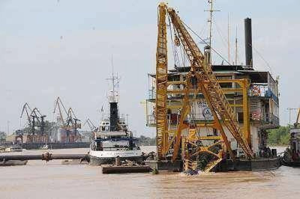 Comenz� el dragado definitivo del riacho Barranqueras.