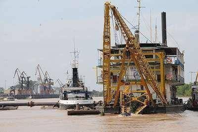 Comenz� el dragado definitivo del riacho Barranqueras.