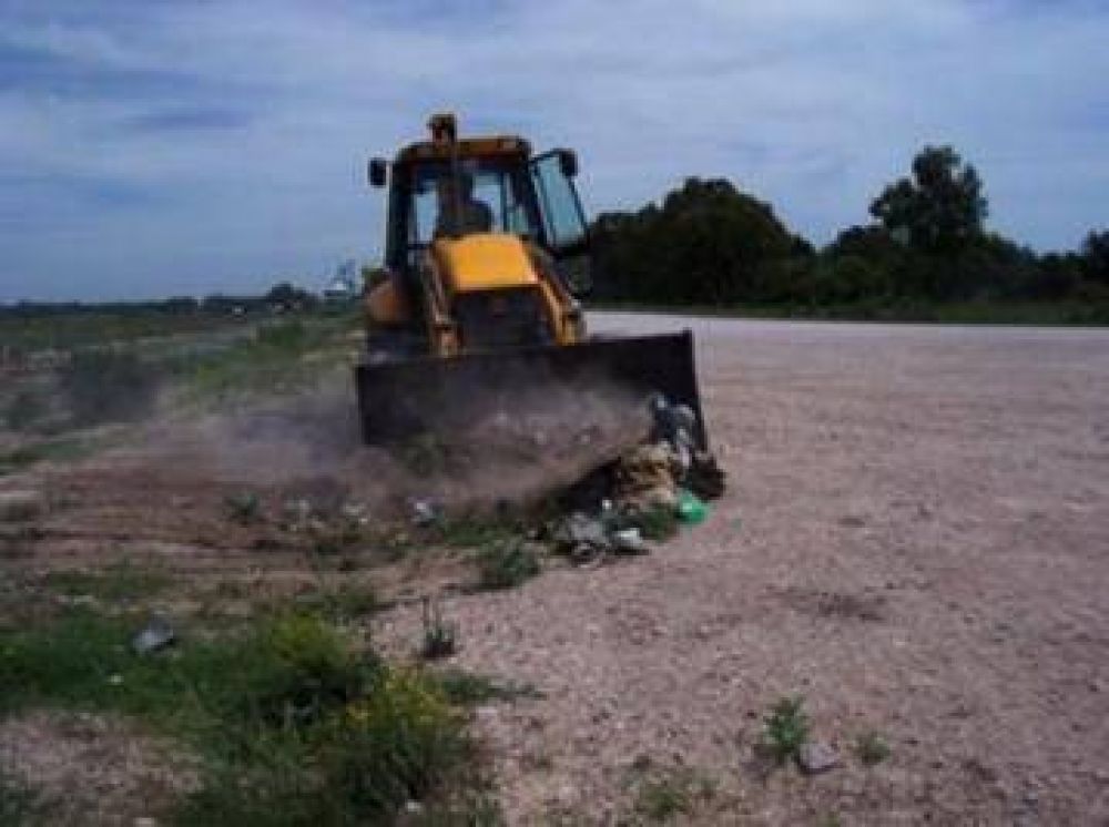 Trabajos municipales en basurales clandestinos de la ciudad