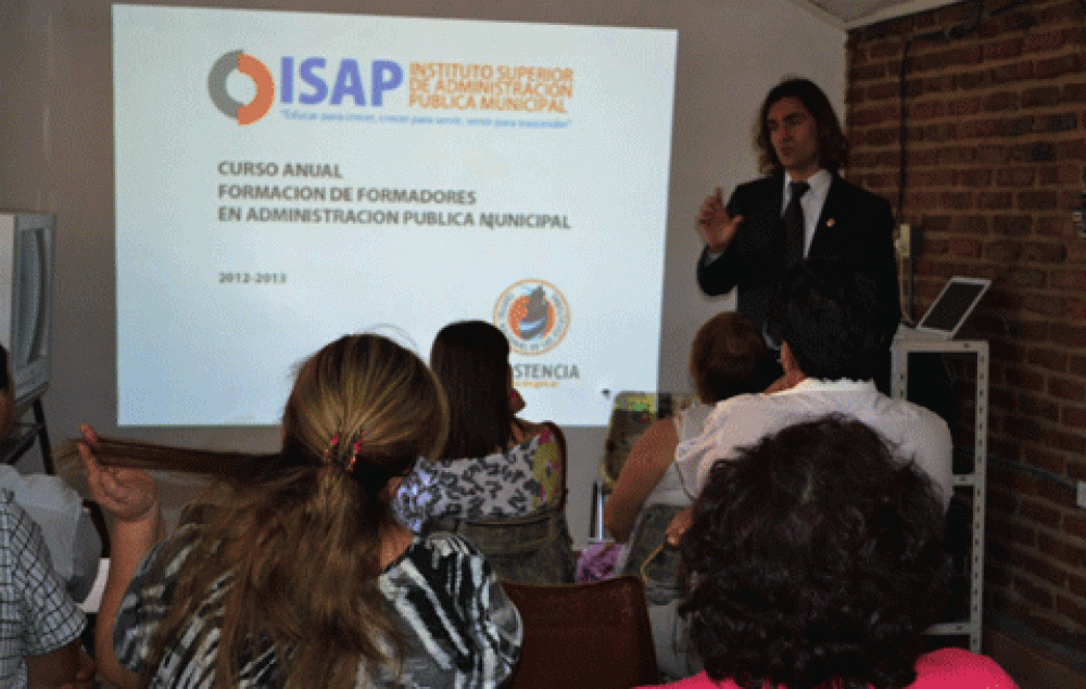 Inici� sus actividades capacitando a servidores p�blicos 