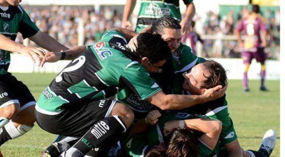 Villa Mitre se qued� con todo en un final impensado