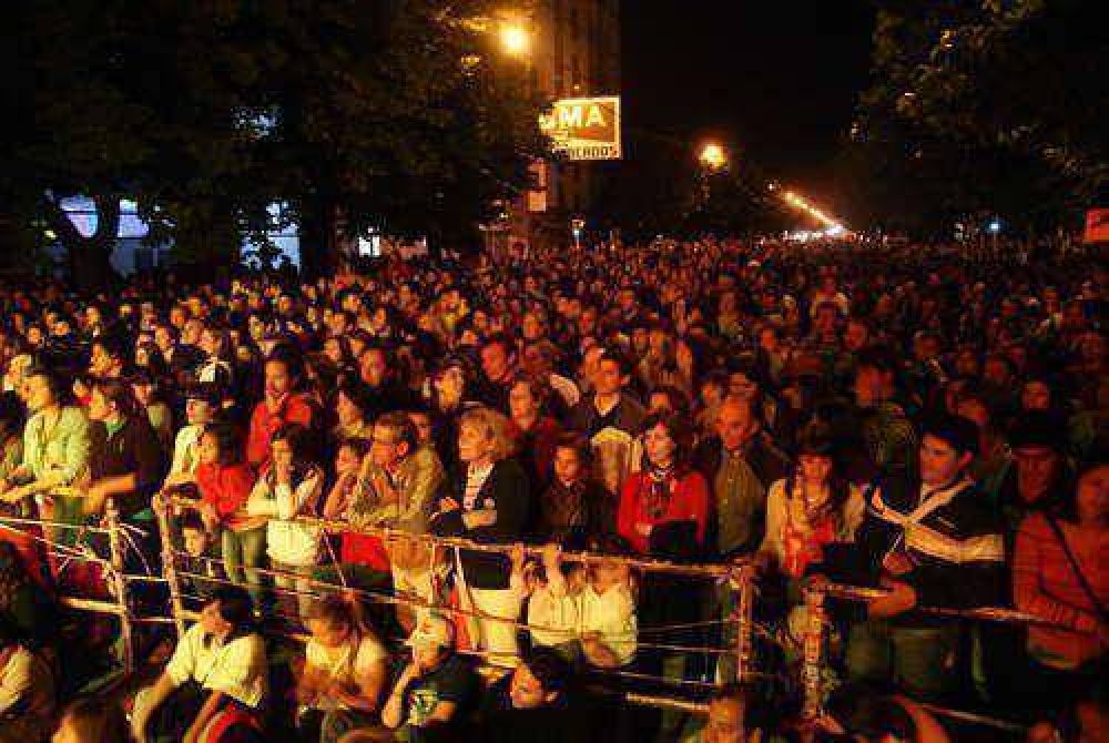 "LA BOMBA DE TIEMPO" CERR� EL VI FESTIVAL CERVANTINO