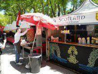 Contin�a la Feria de las Colectividades