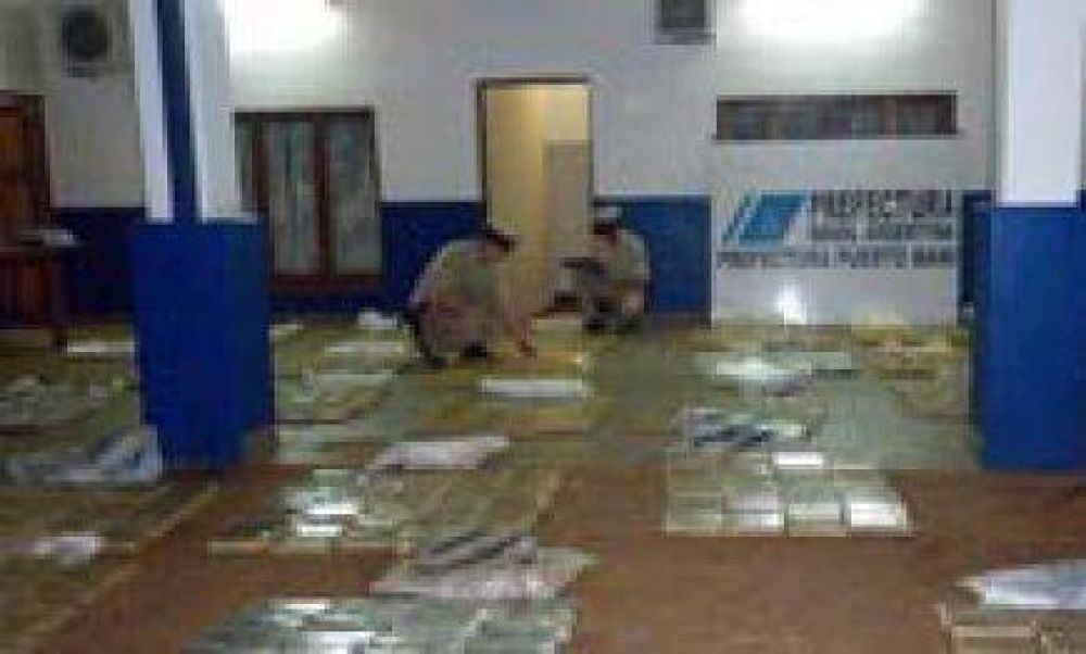 Prefectura incaut� casi una tonelada de marihuana y un veh�culo