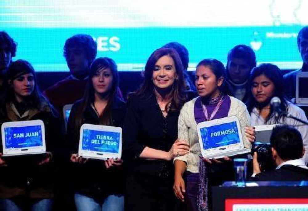 El Gobierno orden� bloquear sitios que explicaban c�mo liberar netbooks escolares