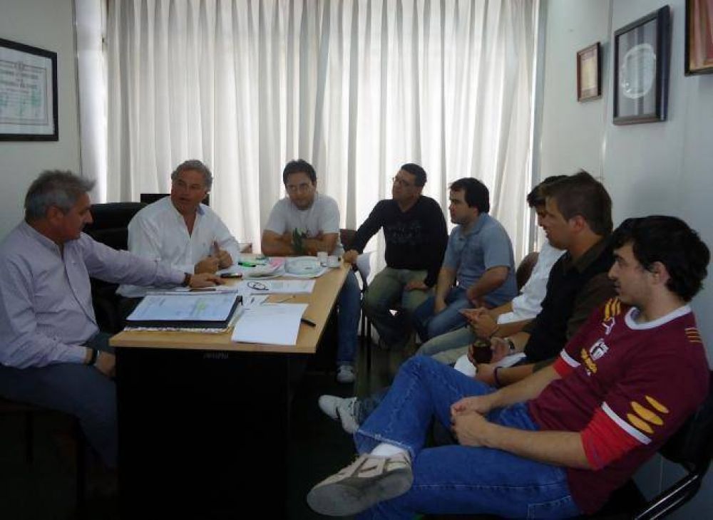 Universitarios manifestaron preocupaci�n por presunto recorte de Becas nacionales 
