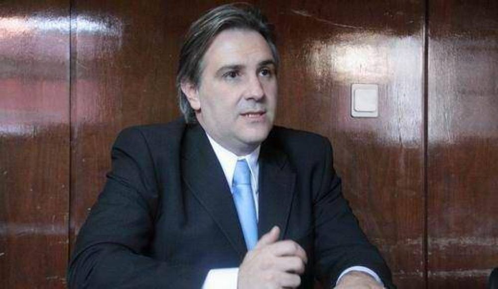 Llaryora critic� al gobernador De la Sota por la creaci�n de los fondos especiales