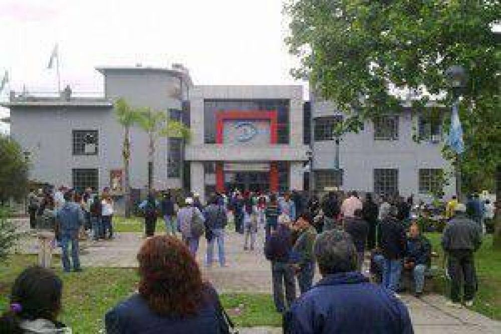 Acudiendo a cr�ditos el Municipio puede completar el pago de salarios a los empleados 