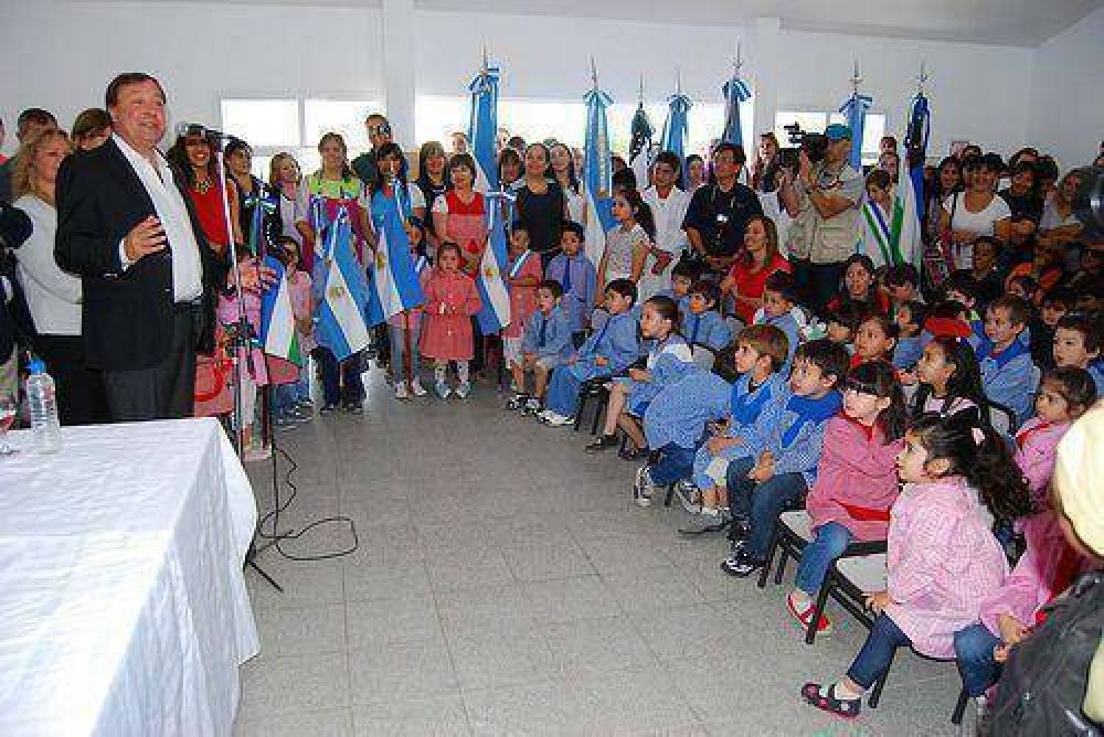 Weretilneck inaugur� un nuevo jard�n de infantes en Roca