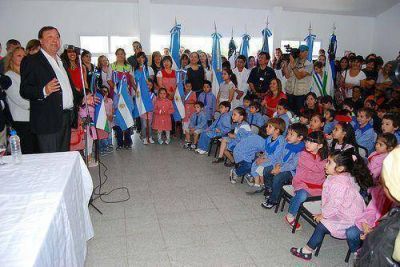 Weretilneck inaugur� un nuevo jard�n de infantes en Roca