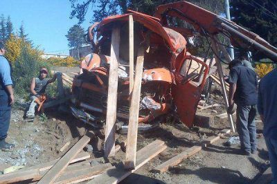  Pudo ser tragedia: un cami�n choc� contra una garita