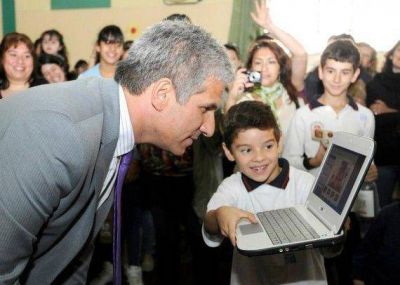 Este martes el Gobernador entregar� computadoras en la Ciudad capital