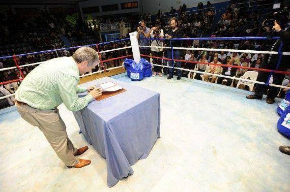 Villa Mercedes: puntapi� inicial para la reconstrucci�n del Palacio de los Deportes