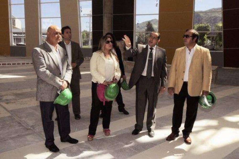 Dirigentes polticos de la oposicin visitaron la nueva terminal