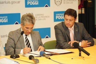El Gobernador firm� el llamado a licitaci�n para la repavimentaci�n de la vieja traza de la Ruta N� 7