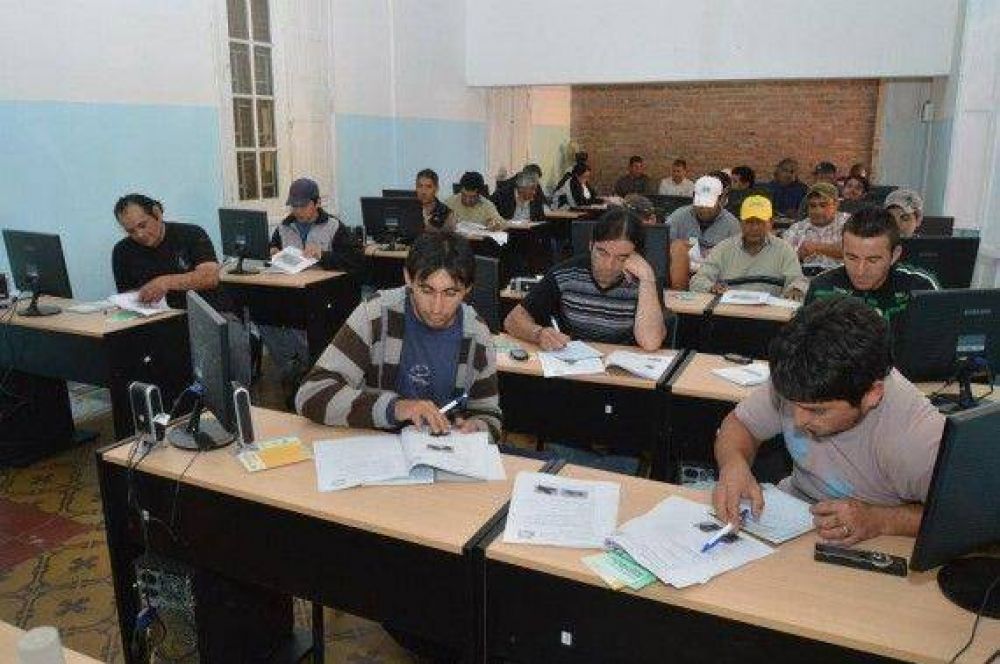 Comenzaron a funcionar los talleres de Capacitaci�n dictados por la Fundaci�n UOCRA en Villa Mercedes
