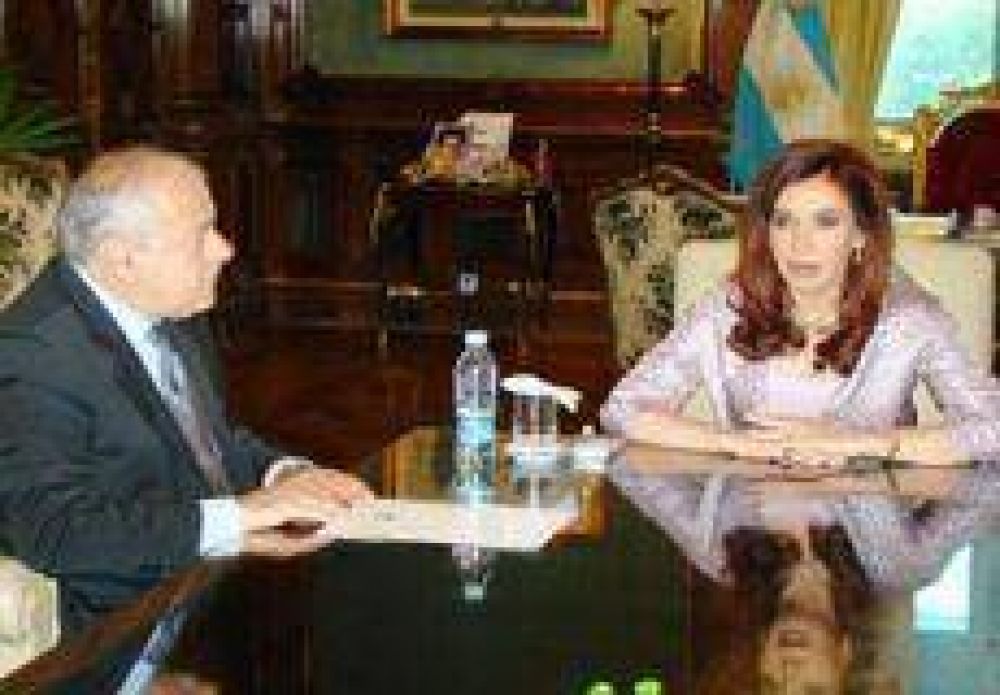 Arturo tambi�n discrepa con Cristina por fondos.