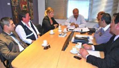 Autoridades de Migraciones y de la Polic�a Federal se reunieron con funcionarios y personal municipal 