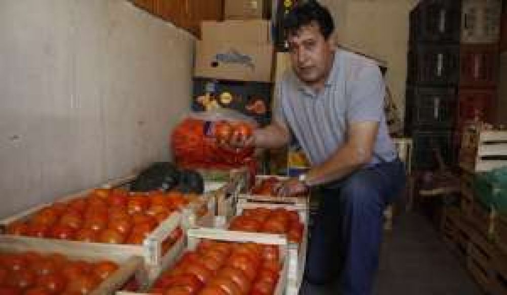Por lluvias en zonas productoras, subi� al doble el tomate