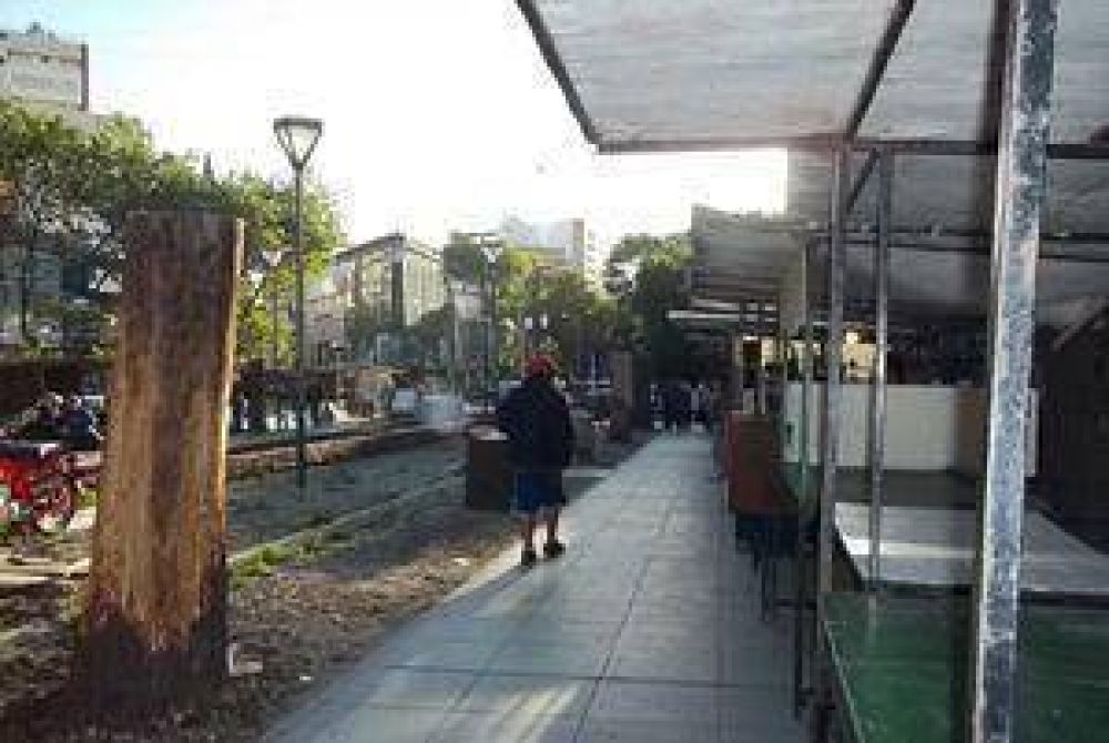 Artesanos de la Diagonal denuncian que sufren agresiones de menores