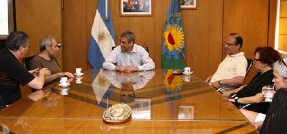 El Intendente Ferraresi recibi� al m�sico Claudio Gabis