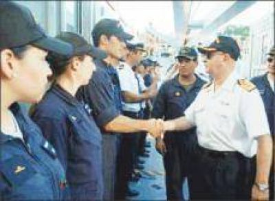 Buques de la Armada se encuentran en Posadas