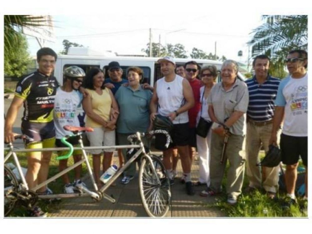 Ciegos recorren la provincia en bicicleta y llegan hoy a Paran�