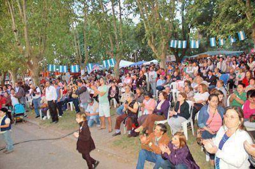 Masiva convocatoria en la Fiesta de las Colectividades de El Socorro