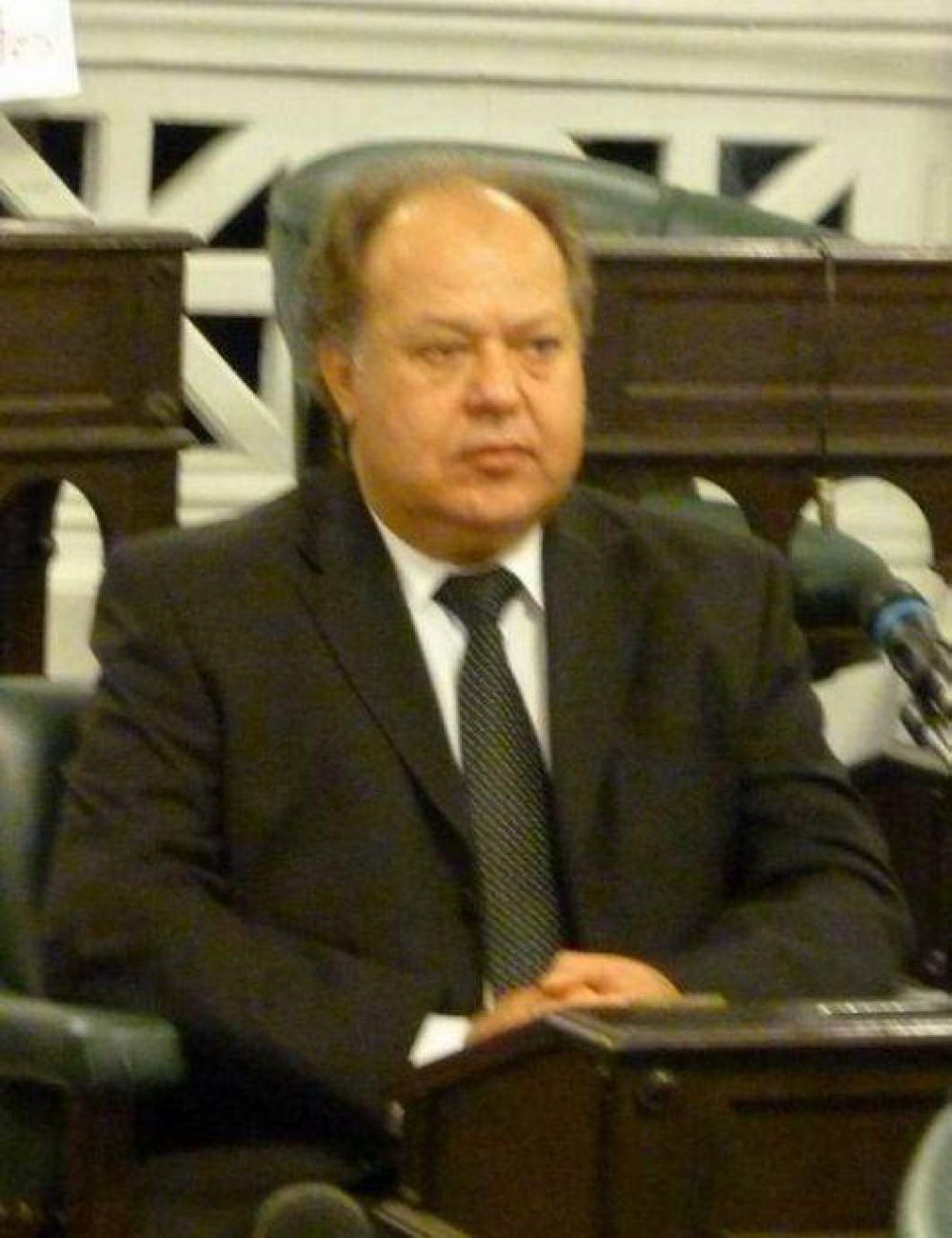 Farizano pidi� reuni�n de Bloque