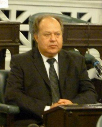 Farizano pidi� reuni�n de Bloque